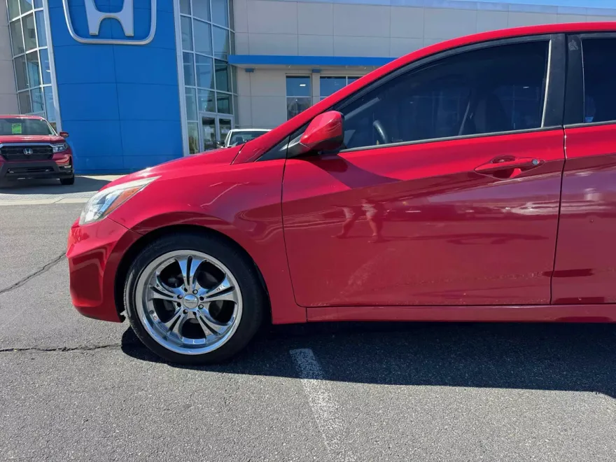 2016 Hyundai Accent SE photo 1
