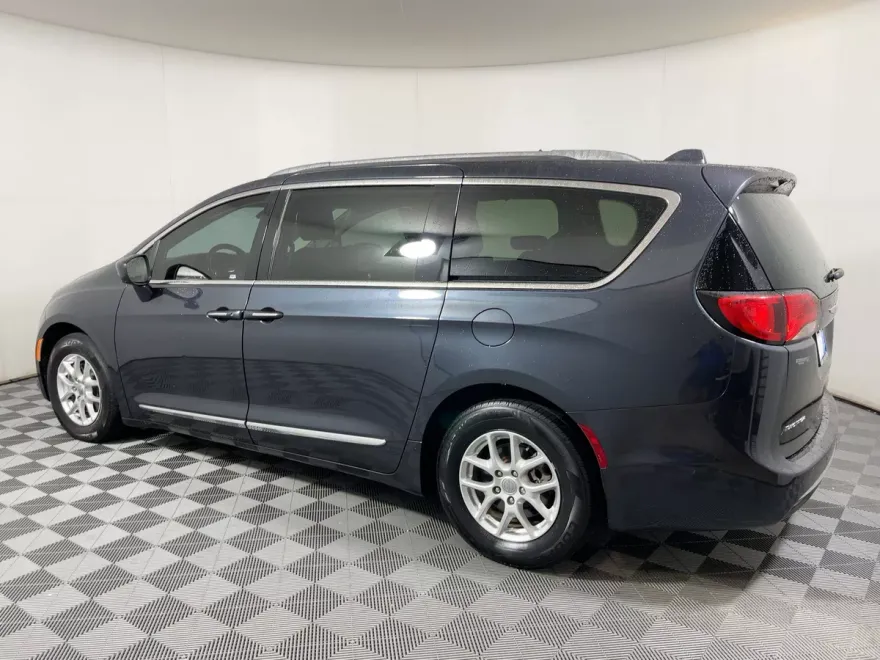 2020 Chrysler Pacifica Touring L photo 1