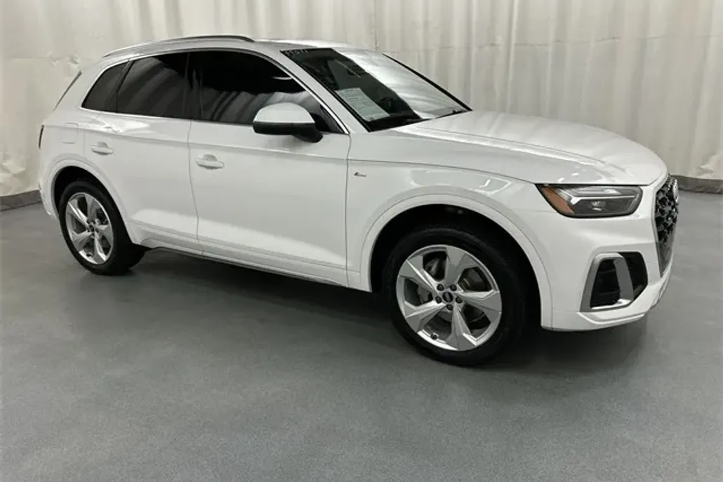 2022 Audi Q5 45 S line Premium photo 1