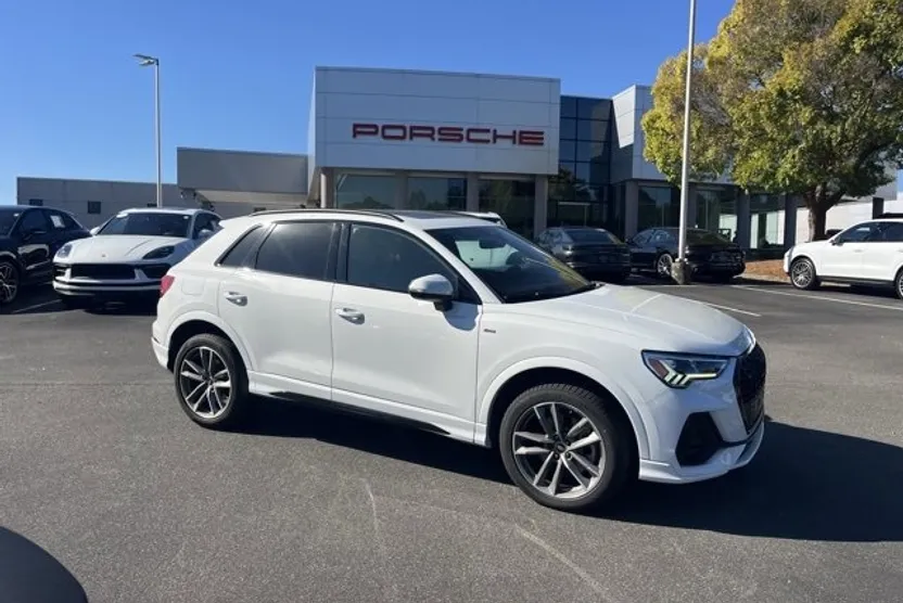 2022 Audi Q3 45 TFSI S line Premium photo 1