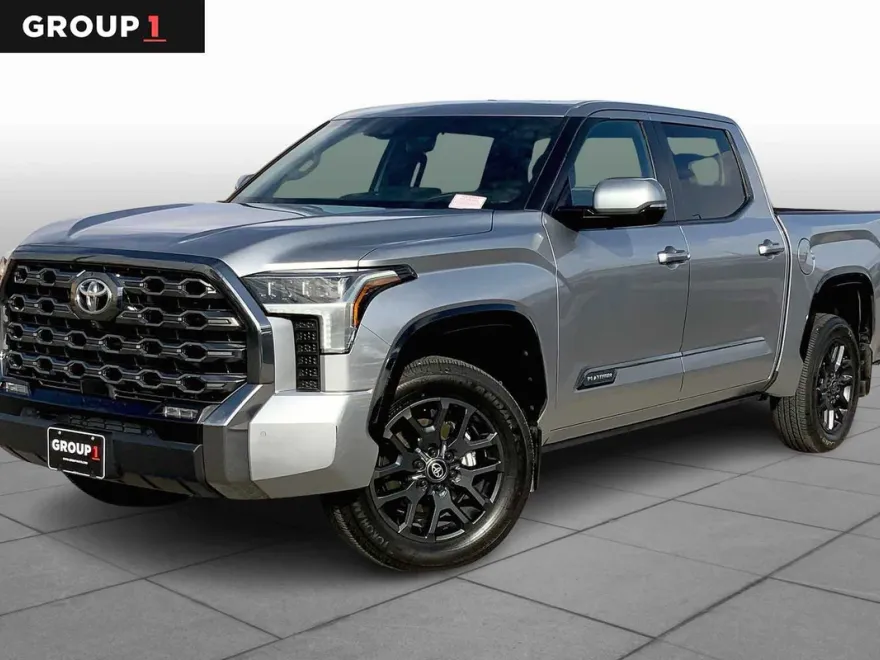 2025 Toyota Tundra Platinum CrewMax photo 1