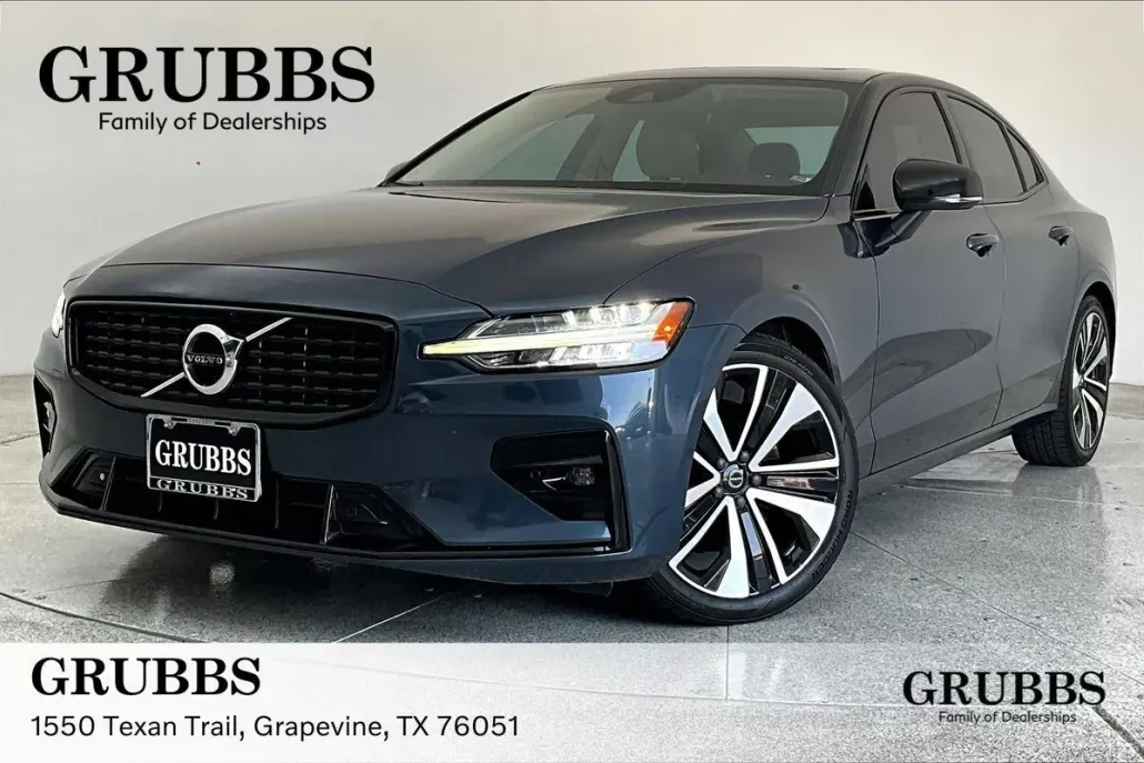 2022 Volvo S60 Momentum photo 1