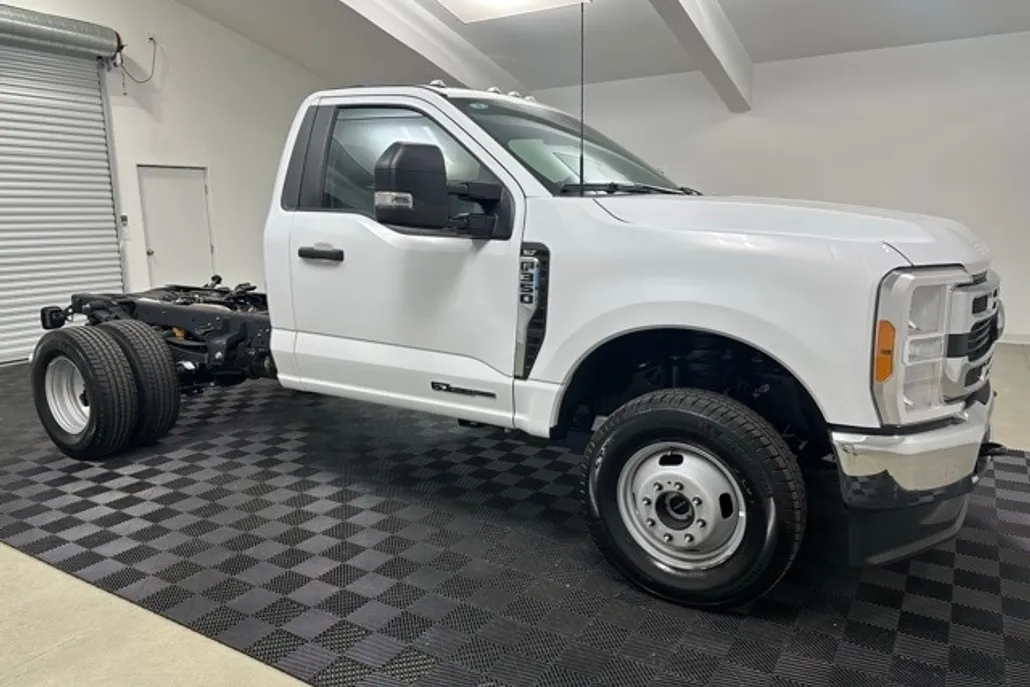 2023 Ford F-350 photo 1