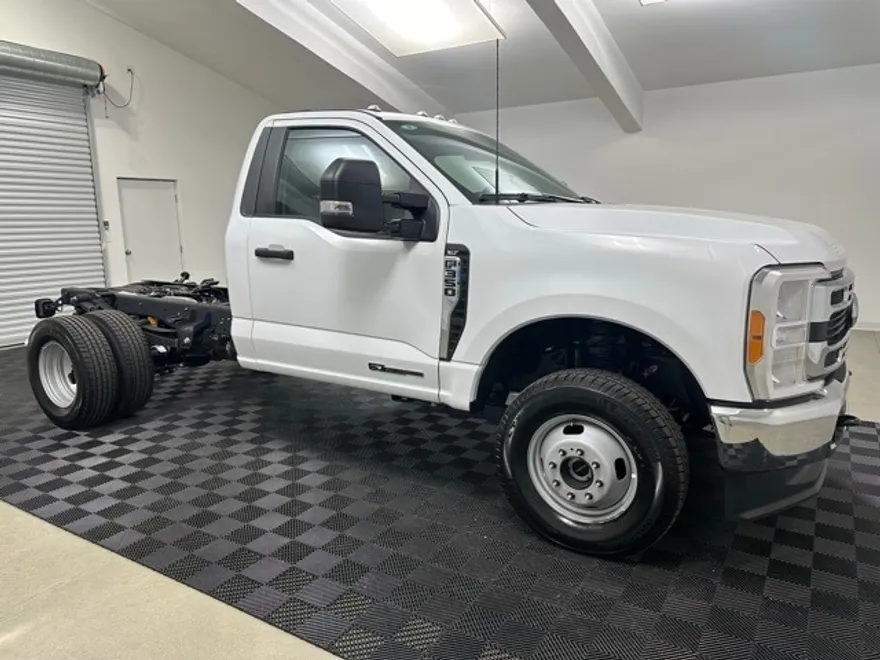 2023 Ford F-350 photo 1