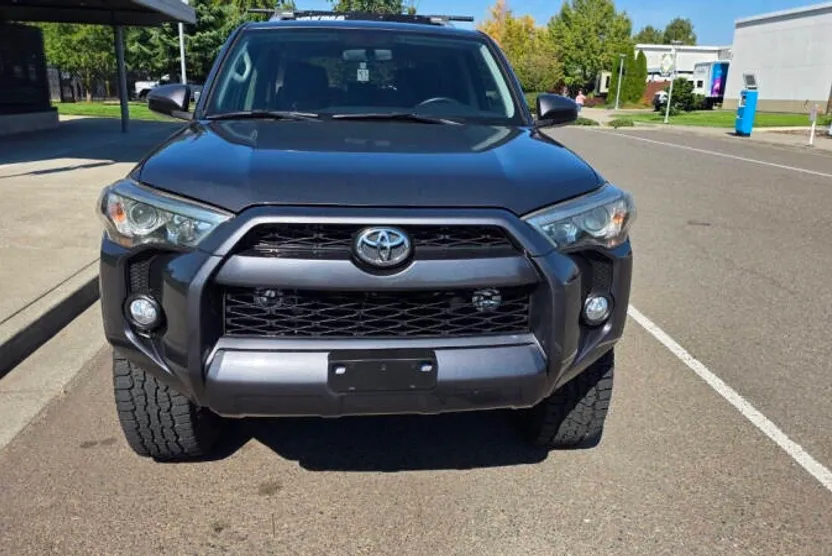 2015 Toyota 4Runner SR5 photo 1