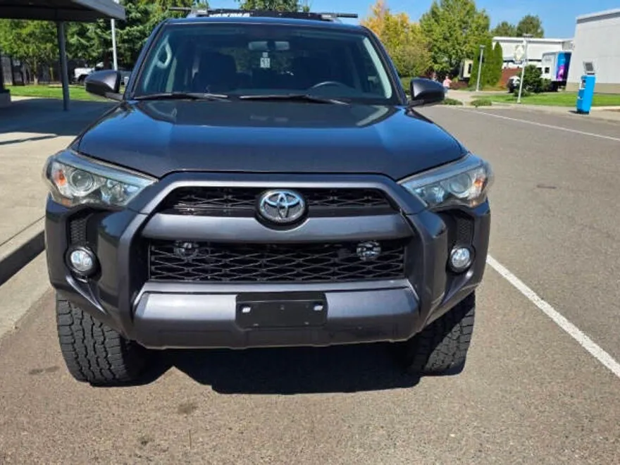 2015 Toyota 4Runner SR5 photo 1