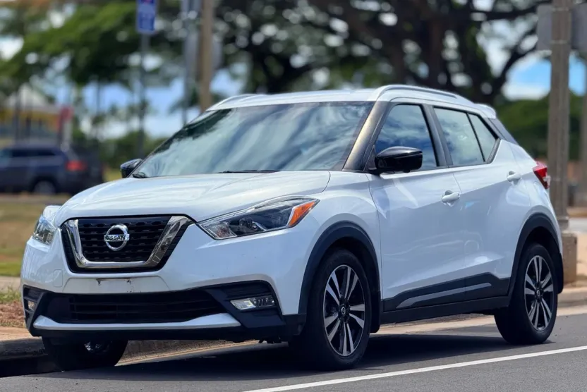 2019 Nissan Kicks SR photo 1