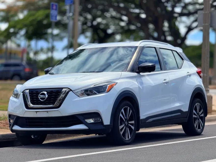 2019 Nissan Kicks SR photo 1
