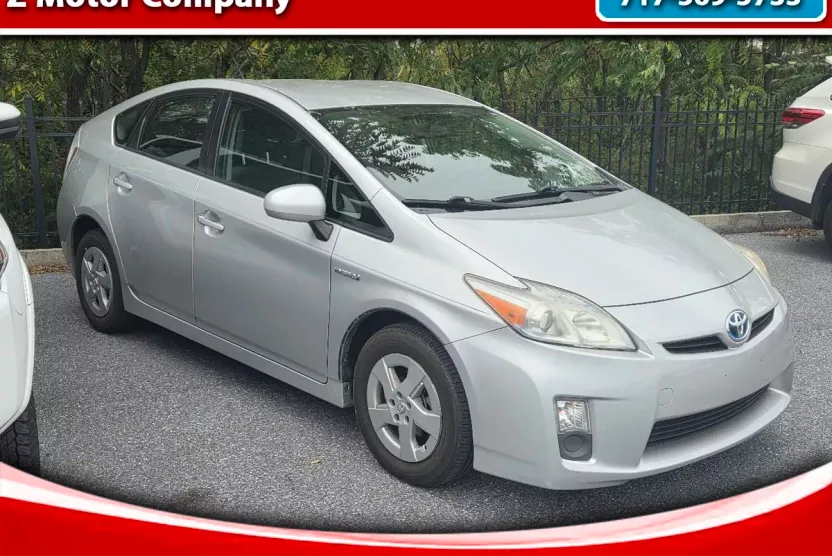 2010 Toyota Prius Two photo 1