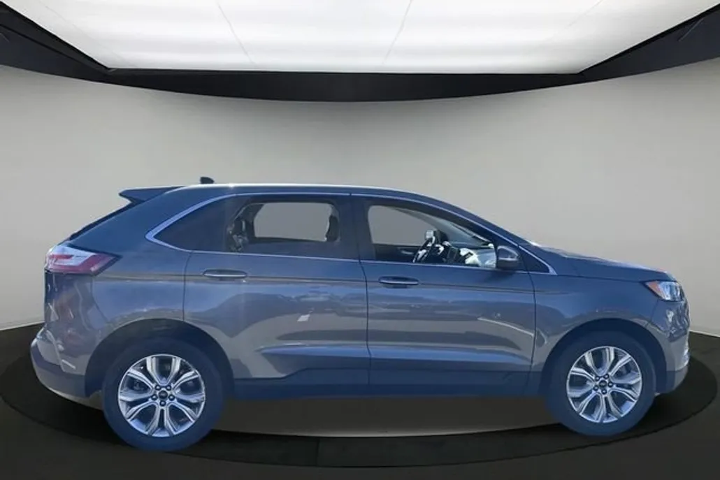 2023 Ford Edge Titanium photo 1