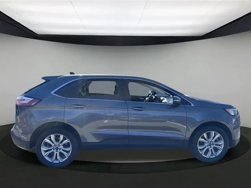 2023 Ford Edge Titanium photo 1