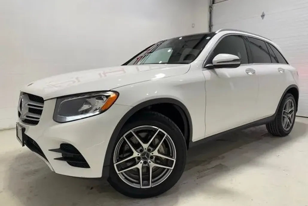 2017 Mercedes Benz GLC 300 4MATIC photo 1