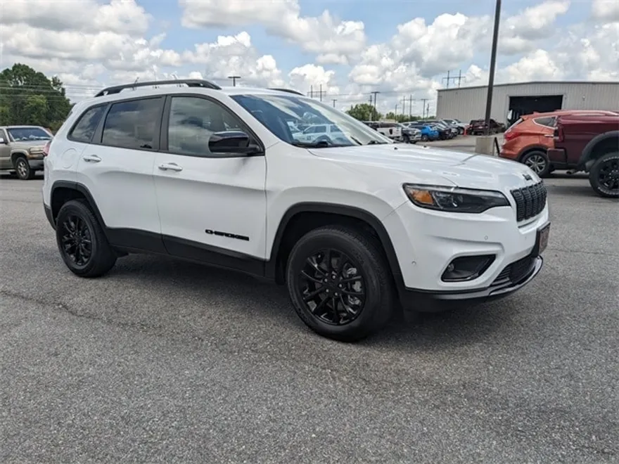 2023 Jeep Cherokee Altitude photo 1