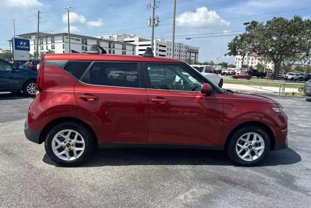 2022 Kia Soul LX photo 1