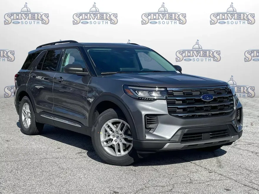 2025 Ford Explorer photo 1