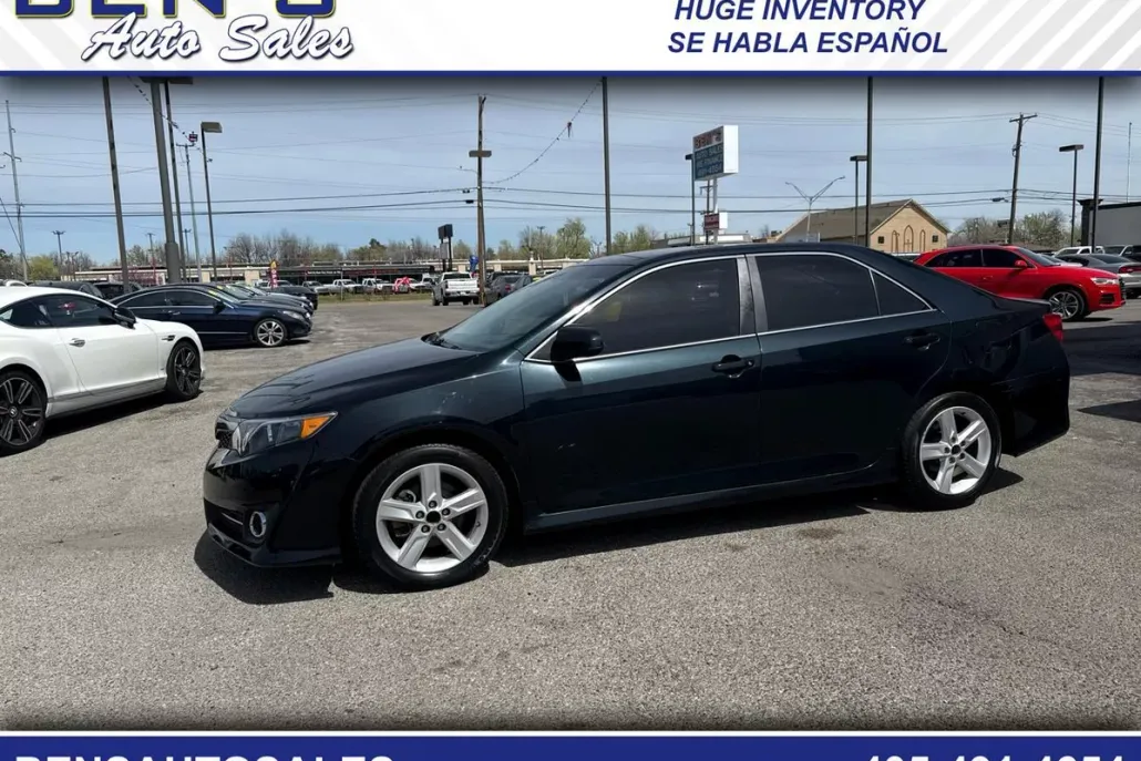 2014 Toyota Camry SE photo 1