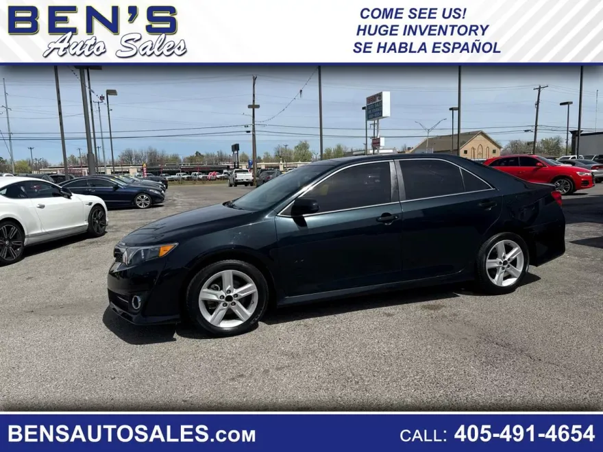 2014 Toyota Camry SE photo 1