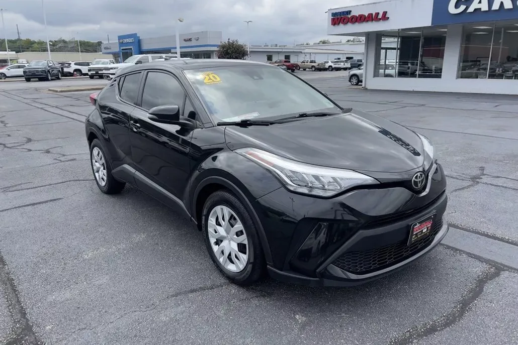 2020 Toyota C-HR LE photo 1
