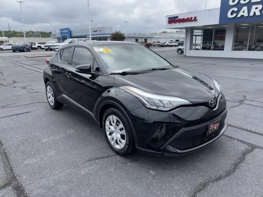 2020 Toyota C-HR LE photo 1