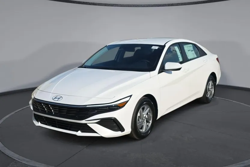 2025 Hyundai Elantra SE photo 1
