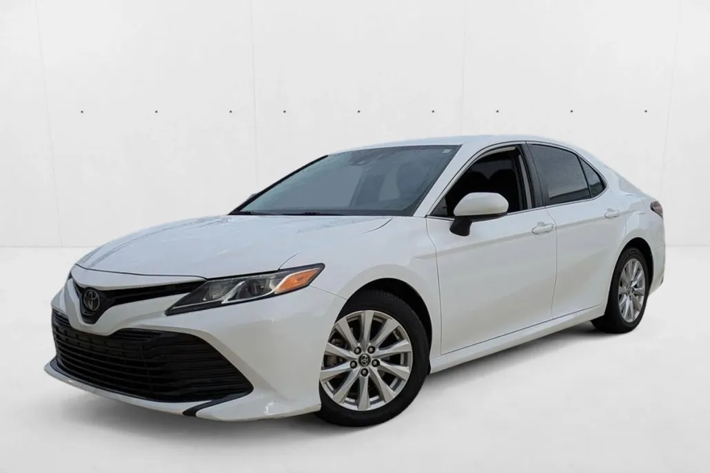 2019 Toyota Camry LE SE photo 1
