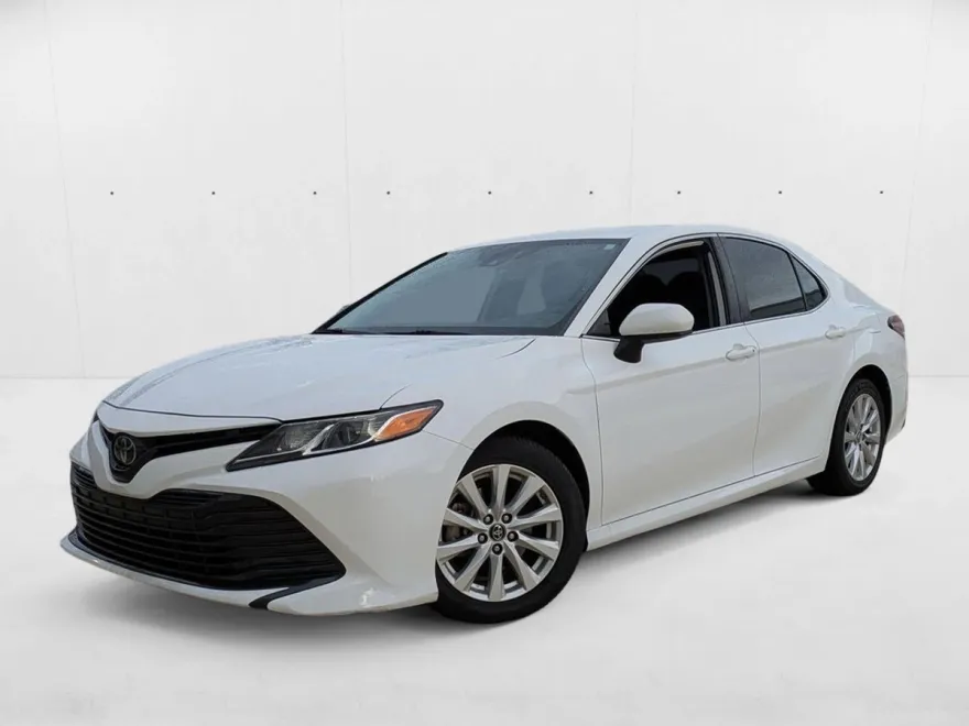 2019 Toyota Camry LE SE photo 1