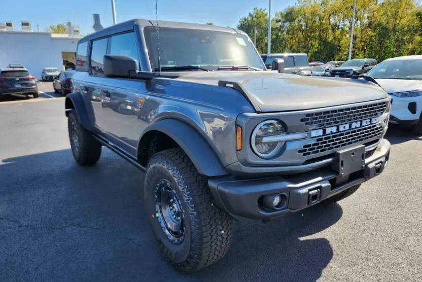 2025 Ford Bronco Badlands photo 1