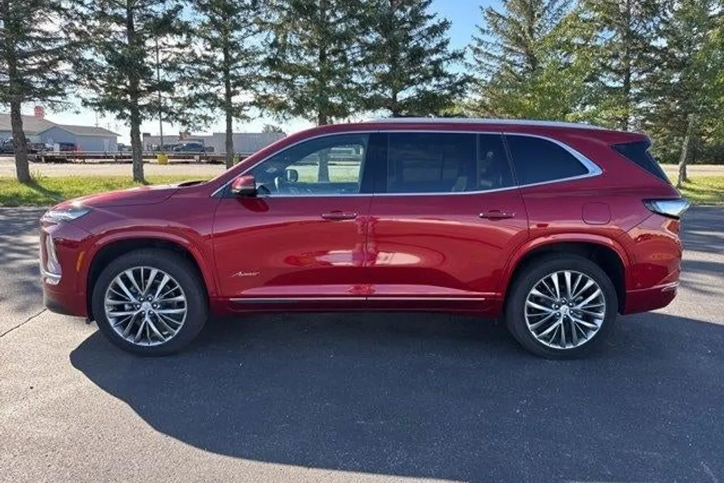 2025 Buick Enclave Avenir photo 1