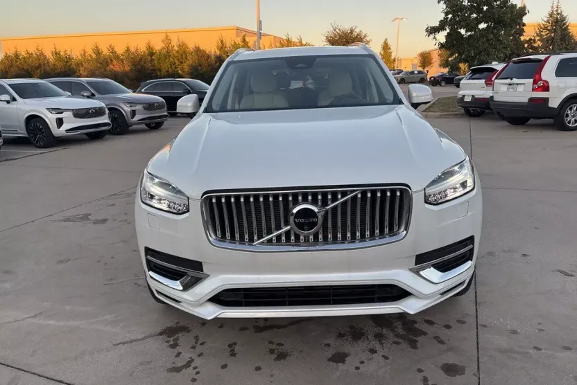2023 Volvo XC90 Recharge T8 Plus photo 1