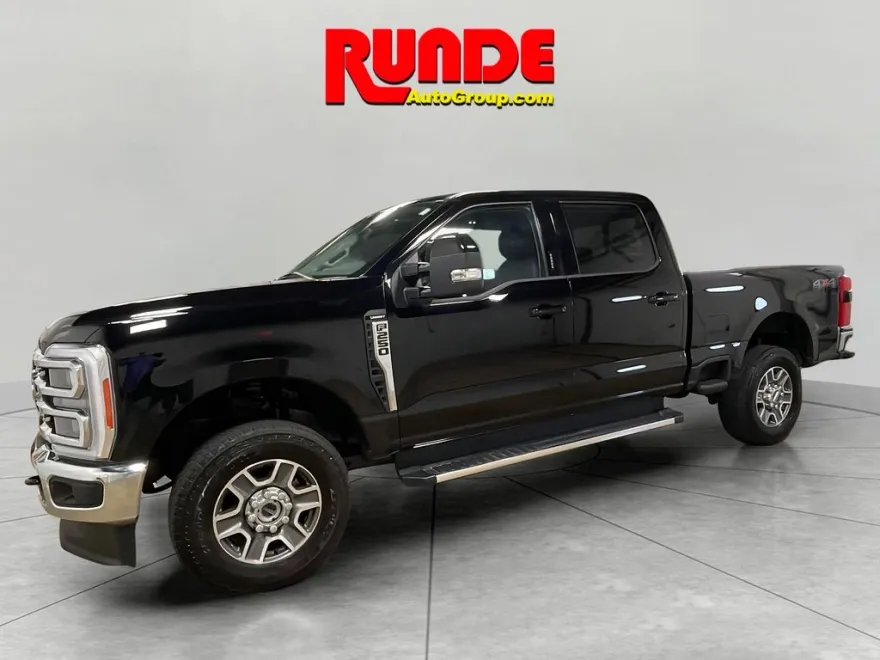 2023 Ford F-250 Lariat photo 1