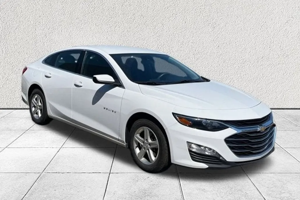 2024 Chevrolet Malibu 1LT photo 1