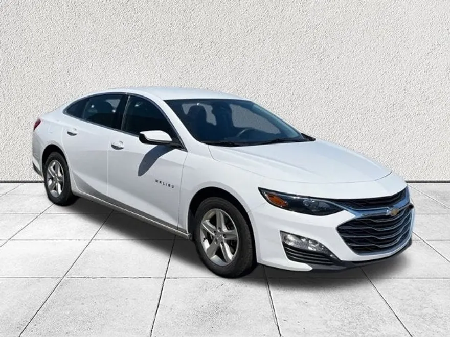 2024 Chevrolet Malibu 1LT photo 1