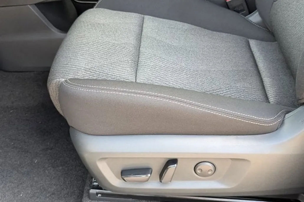 2025 Nissan Rogue SV photo 1