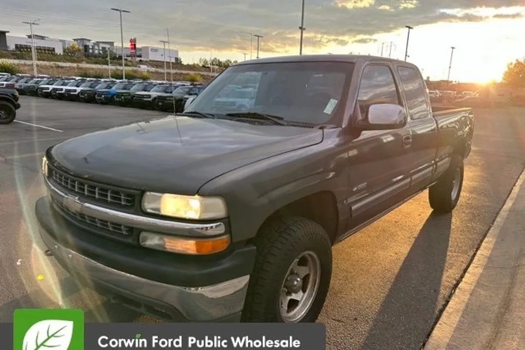 2002 Chevrolet Silverado 1500 LS photo 1