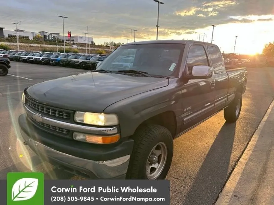 2002 Chevrolet Silverado 1500 LS photo 1