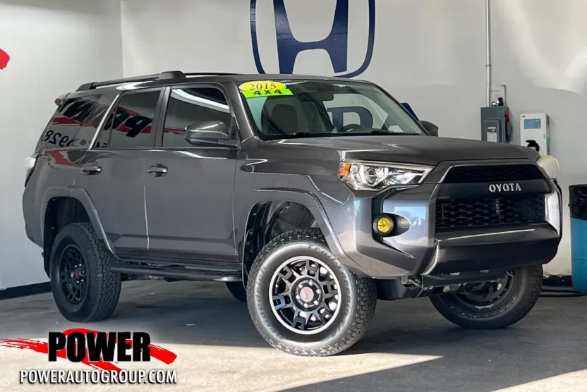 2015 Toyota 4Runner SR5 photo 1