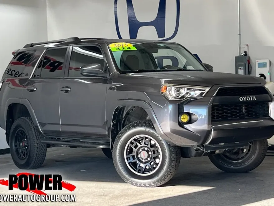 2015 Toyota 4Runner SR5 photo 1