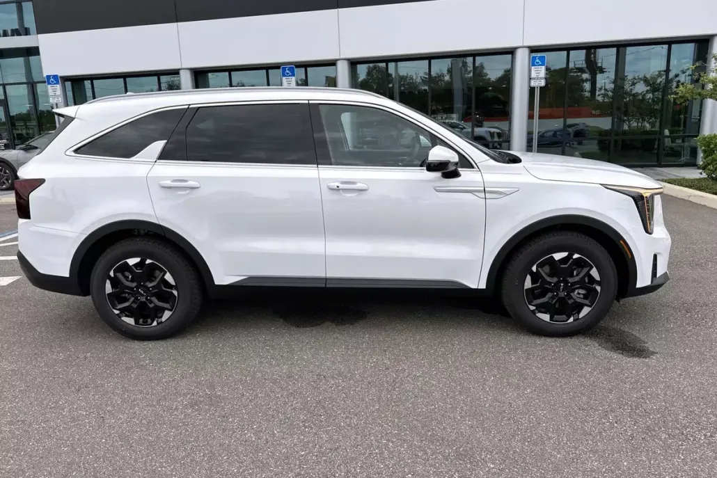2026 Kia Sorento S photo 1