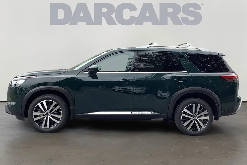 2025 Nissan Pathfinder Platinum photo 1