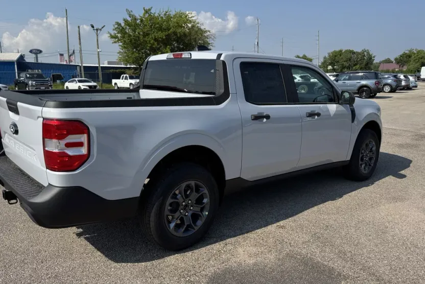 2025 Ford Maverick XLT photo 1