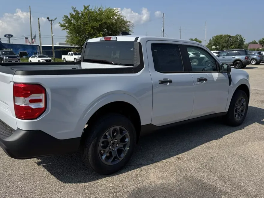 2025 Ford Maverick XLT photo 1