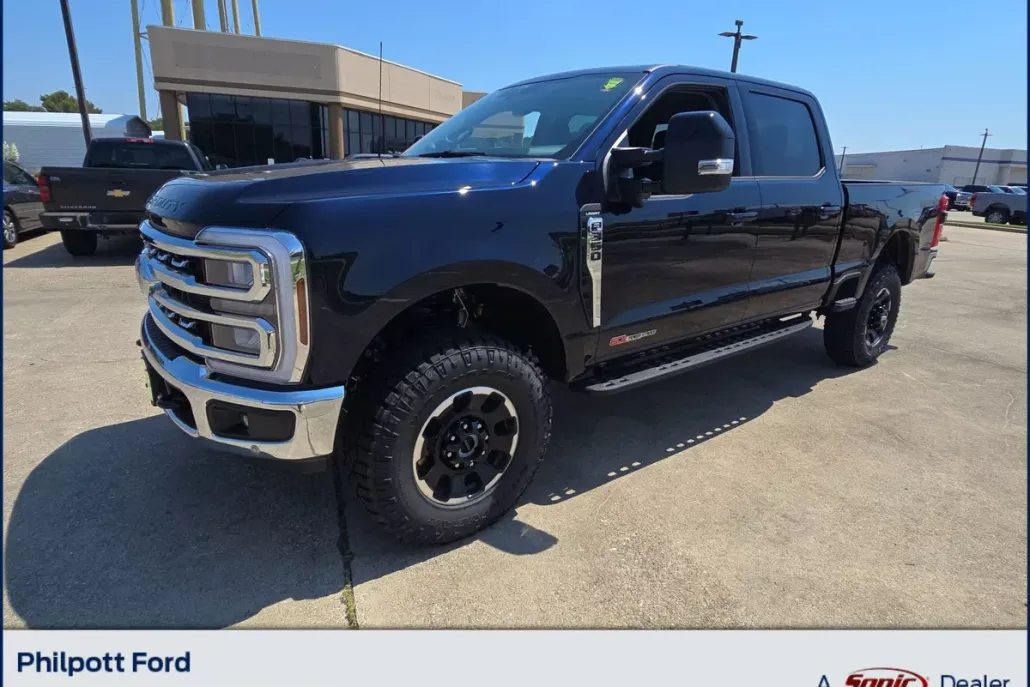 2025 Ford F-350 Lariat photo 1
