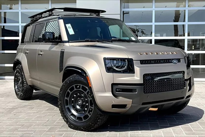 2025 Land Rover Defender 110 V8 photo 1