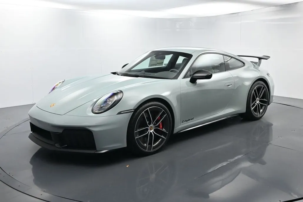 2026 Porsche 911 GTS photo 1