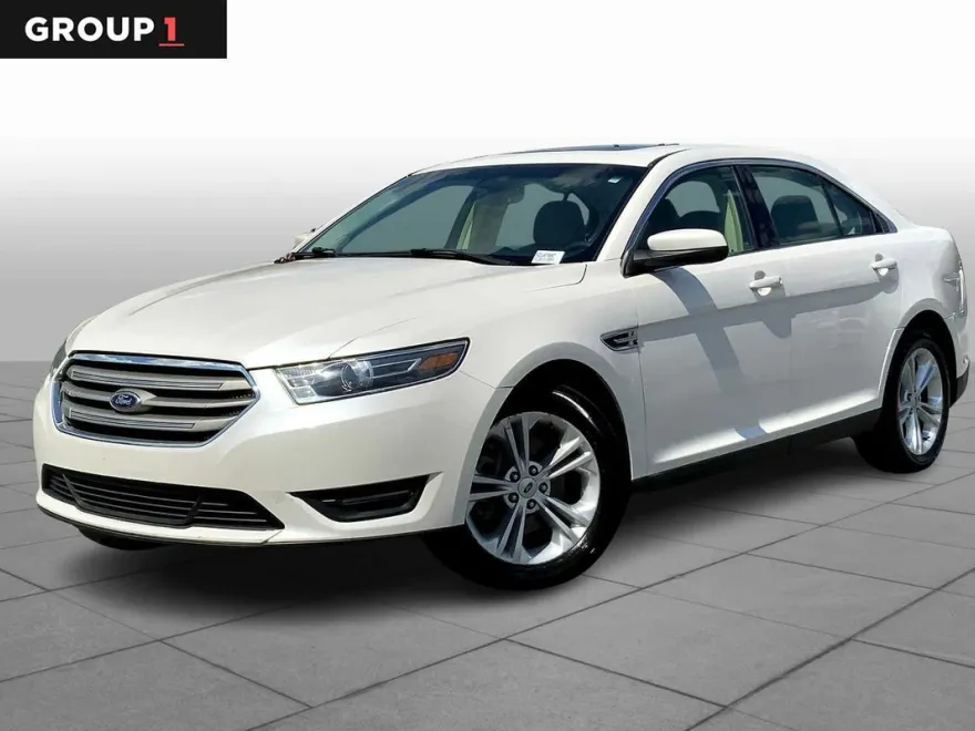 2015 Ford Taurus SEL photo 1