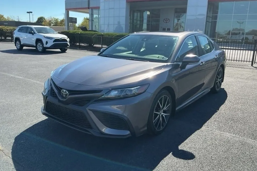 2023 Toyota Camry SE photo 1