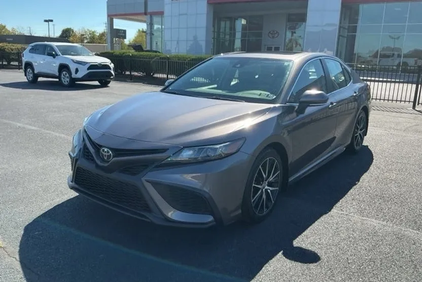 2023 Toyota Camry SE photo 1