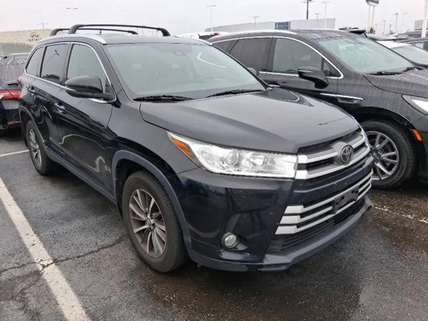 2019 Toyota Highlander XLE photo 1