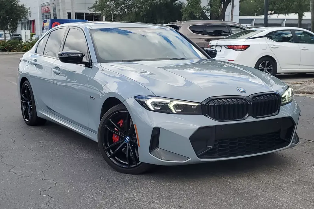 2023 Bmw 330e photo 1