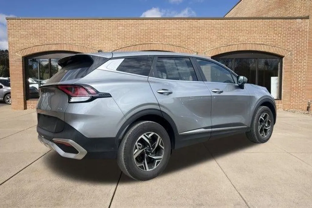 2024 Kia Sportage LX photo 1